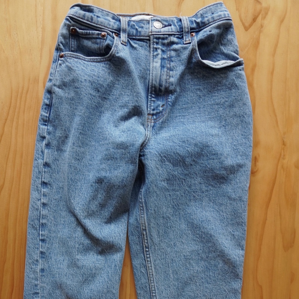 Size 26 Abercrombie The '90s Straight Ultra High Rise Curve Love (Light Denim)